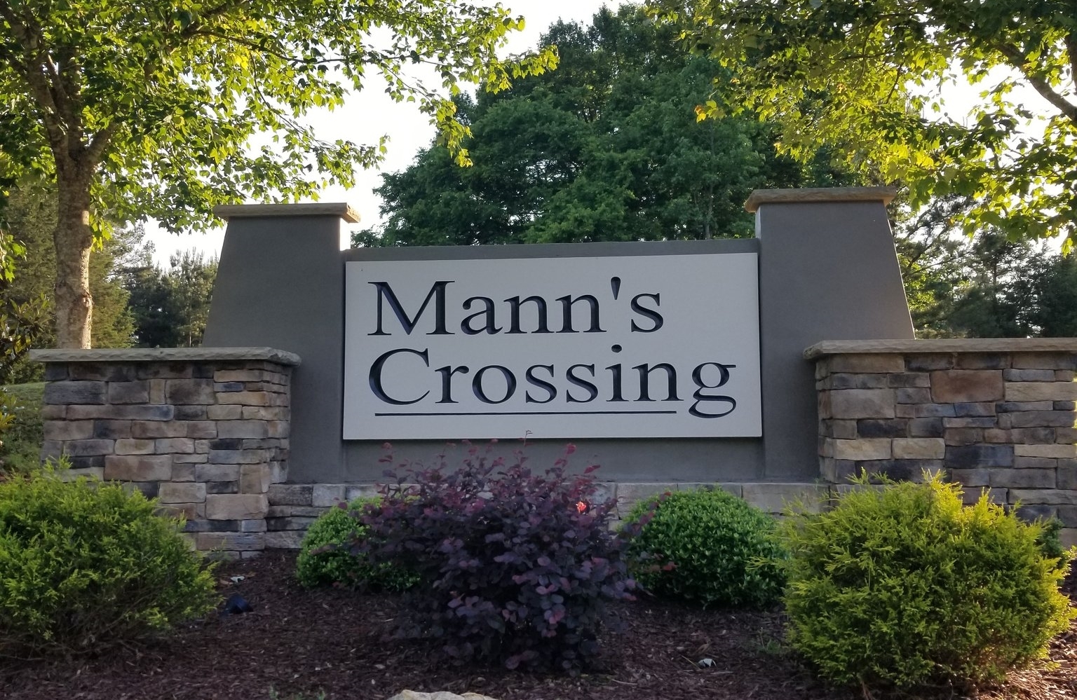 Entrance to Manns Crossing